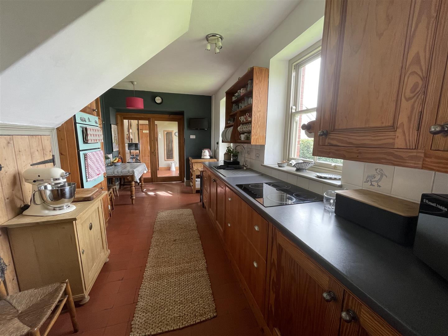 KITCHEN / LIVING ROOM